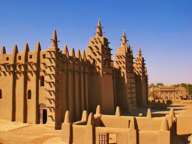 มัสยิดใหญ่แห่งเจนเน The Great Mosque of Djenné สร้างด้วยอิฐบล็อกที่ทำด้วยดิน
