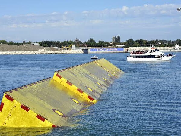 เขื่อนกันน้ำท่วมเมืองเวนิส 3 หมื่นล้านบาท มีการออกแบบทางวิศวกรรมที่ล้ำยุค แต่ล้มเหลว เพราะอะไร