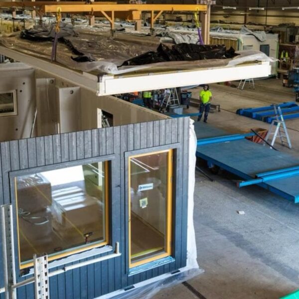 อิเกีย IKEA แห่งสวีเดน จับมือกับบริษัทก่อสร้างใหญ่ Skanska ผลิตบ้านสำเร็จรูปจากโรงงาน